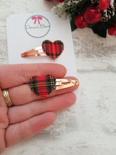 Load image into Gallery viewer, Tartan Heart Snap Clips