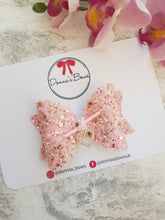 Load image into Gallery viewer, Heart Charm Bow