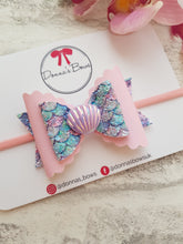 Load image into Gallery viewer, Mermaid Shell Bow