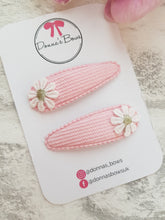 Load image into Gallery viewer, Pink Flower Clips