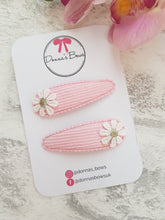Load image into Gallery viewer, Pink Flower Clips