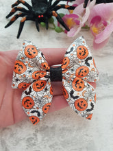 Load image into Gallery viewer, Pumpkin Sailor Bow
