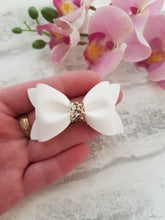 Load image into Gallery viewer, White & Gold Pinch Bows