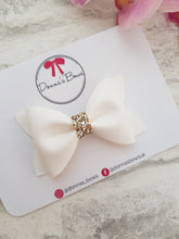 Load image into Gallery viewer, White Pinch Bow