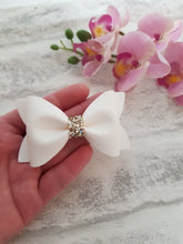 Load image into Gallery viewer, White Pinch Bow