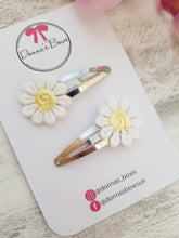 Load image into Gallery viewer, Daisy Clips