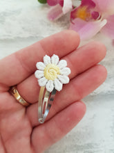 Load image into Gallery viewer, Daisy Clips