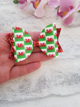 Load image into Gallery viewer, Welsh Hairbow