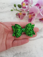 Load image into Gallery viewer, Green Glitter Bows