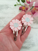Load image into Gallery viewer, Pink Daisy Clips