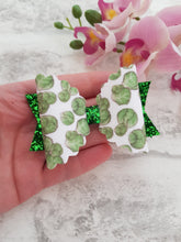 Load image into Gallery viewer, Sprout Bow