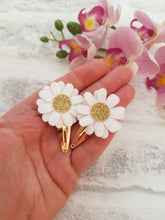 Load image into Gallery viewer, Daisy Clips