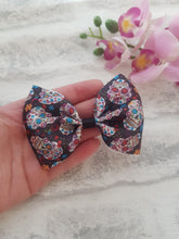 Load image into Gallery viewer, Sugar Skull Bow