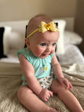 Load image into Gallery viewer, Daffodil Hairbows