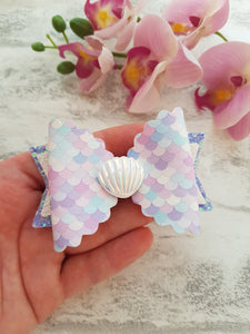 Mermaid Shell Bow