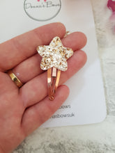 Load image into Gallery viewer, Rose Gold Star Clips
