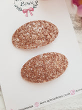Load image into Gallery viewer, Rose Gold Oval Snap Clips
