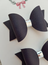 Load image into Gallery viewer, Navy Pigtail Bows
