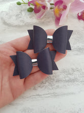 Load image into Gallery viewer, Navy Pigtail Bows
