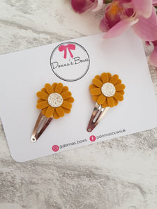 Mustard Daisy Clips