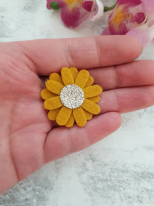 Mustard Daisy Clips