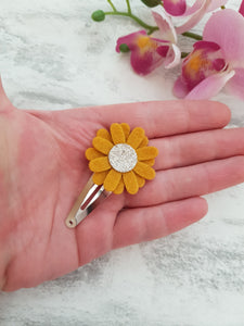 Mustard Daisy Clips