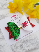 Load image into Gallery viewer, Welsh Flag Hairbows
