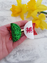 Load image into Gallery viewer, Welsh Flag Hairbows
