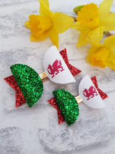 Load image into Gallery viewer, Welsh Flag Hairbows
