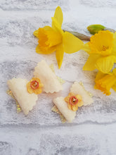 Load image into Gallery viewer, Daffodil Hairbows
