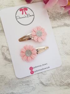 Pink Daisy Clips