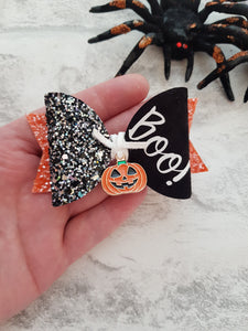 Boo! Bow